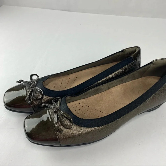 Clarks Artisan Womens 9N Pewter Bronze Patent Toe Ballet Flats Slip On Shoes - Picture 3 of 6